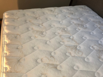 Queen-size bed mattress - immaculate, like-new